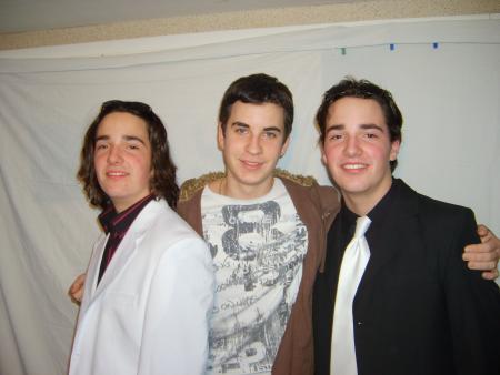 Le plus jeune des 3 frère ô milieu, lol, La classe...